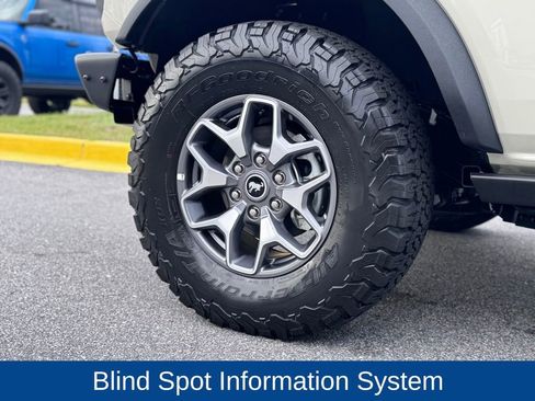 Used 2025 Ford Bronco Badlands image 8