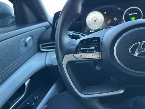 Used 2023 Hyundai Elantra Limited w/ Winter Weather Package image 7