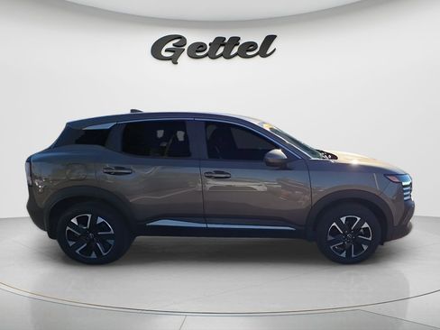 Used 2025 Nissan Kicks SV AWD/4WD image 8