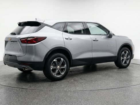 Used 2025 Chevrolet Blazer LT FWD image 9
