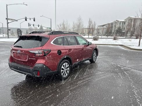 Used 2021 Subaru Outback Premium image 3