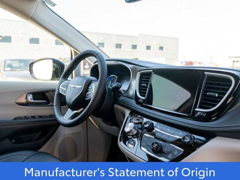 Used 2024 Chrysler Pacifica Select image 12