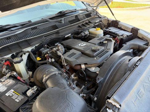 Used 2017 RAM 2500 SLT image 17