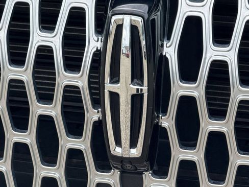 Certified 2024 Lincoln Corsair AWD w/ Equipment Group 101A image 9