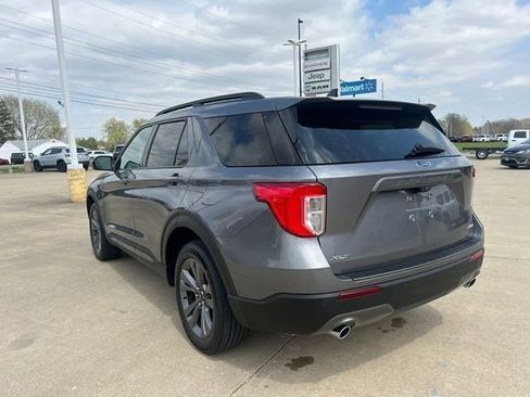 Used 2022 Ford Explorer XLT w/ Equipment Group 202A AWD/4WD image 7