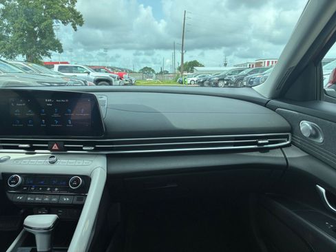 Used 2025 Hyundai Elantra Limited FWD image 33