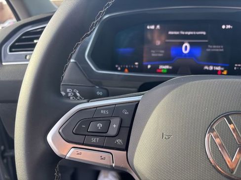 Used 2022 Volkswagen Tiguan SE image 29