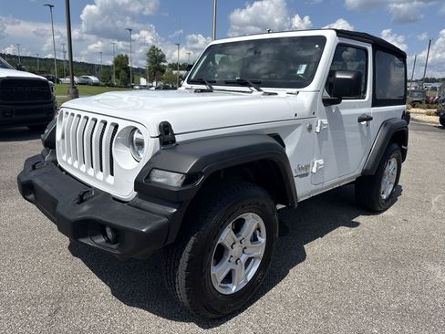 Used 2020 Jeep Wrangler Sport AWD/4WD image 3