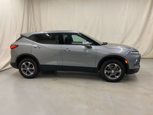 Used 2025 Chevrolet Blazer LT AWD/4WD image 9