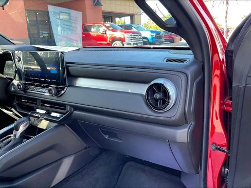 Used 2023 Chevrolet Colorado LT w/ LT Convenience Package image 15