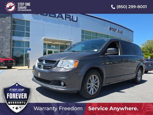 Used 2018 Dodge Grand Caravan SXT image 1