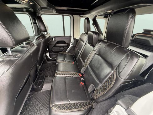 Used 2021 Jeep Wrangler Unlimited Sahara image 11