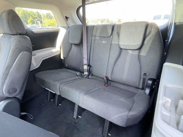 Certified 2024 Kia Carnival LX FWD image 9