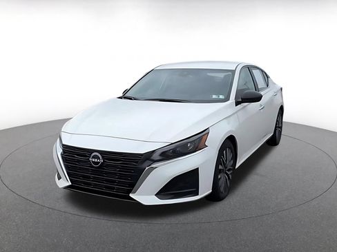 Used 2025 Nissan Altima 2.5 SV FWD image 5