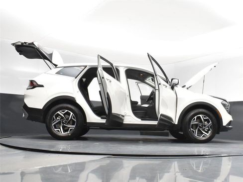 Used 2025 Kia Sportage LX image 21