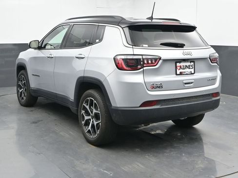 Used 2025 Jeep Compass Limited AWD/4WD image 9