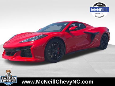 Used 2025 Chevrolet Corvette Z06 RWD image 3