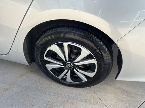 Used 2018 Toyota Prius Prime Premium image 11