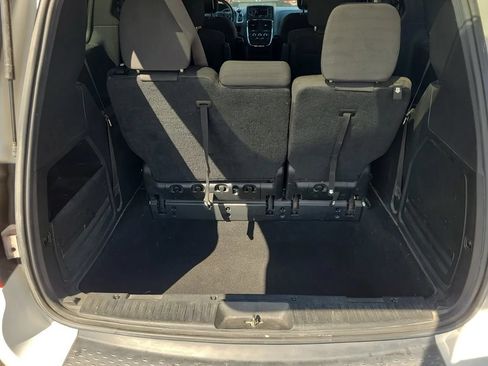 Used 2018 Dodge Grand Caravan SE FWD image 11