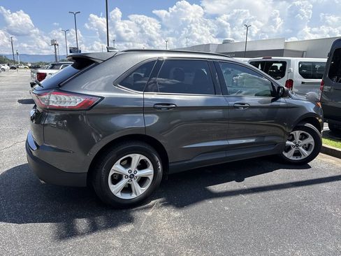 Used 2018 Ford Edge SE FWD image 18
