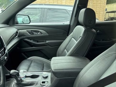 Used 2023 Chevrolet Traverse LT FWD image 15