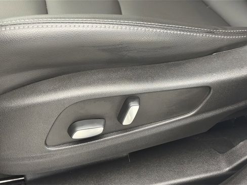 Used 2023 Cadillac XT6 Luxury image 25