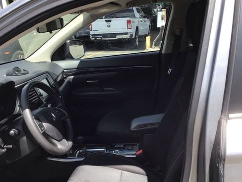 Used 2020 Mitsubishi Outlander ES AWD/4WD image 6