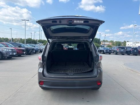 Used 2016 Toyota Highlander LE AWD/4WD image 36