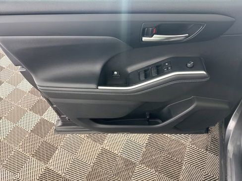 Used 2022 Toyota Highlander XLE image 23