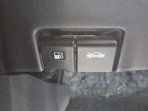 Used 2014 Nissan Versa Note SV w/ SL Package FWD image 25