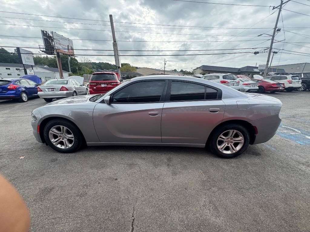 Used 2016 Dodge Charger SE RWD image 6