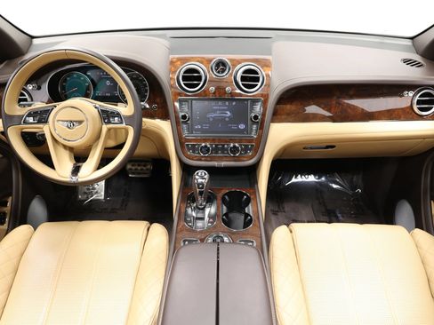 Used 2018 Bentley Bentayga AWD/4WD image 47