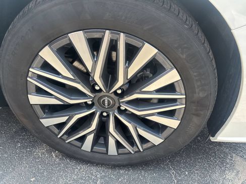 Used 2025 Nissan Altima 2.5 SV FWD image 7
