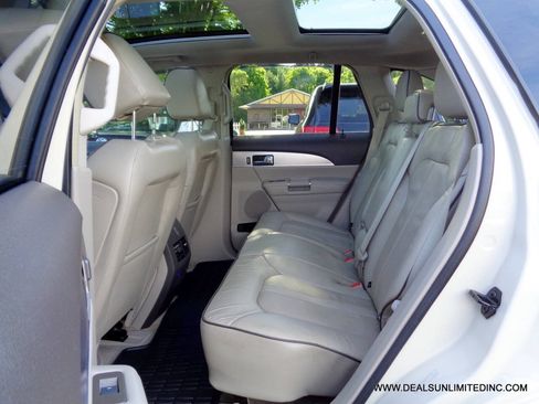 Used 2015 Lincoln MKX AWD w/ Equipment Group 102A image 18