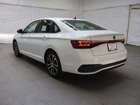 Used 2025 Volkswagen Jetta Sport FWD image 5