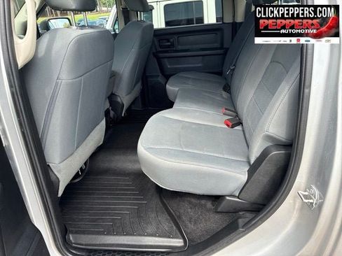 Used 2017 RAM 1500 Express AWD/4WD image 12