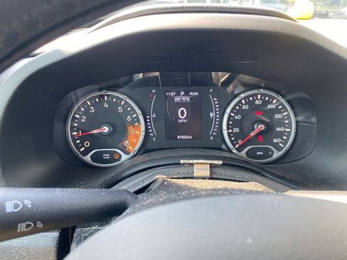 Used 2017 Jeep Renegade Latitude AWD/4WD image 12