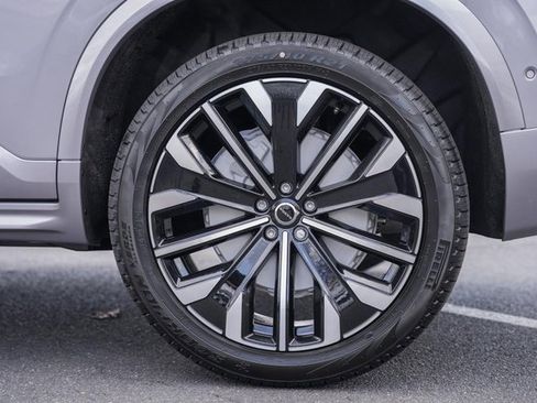 New 2026 Volvo XC90 B6 Plus w/ Protection Package Premier image 18