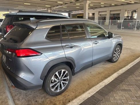 Used 2022 Toyota Corolla Cross XLE image 3