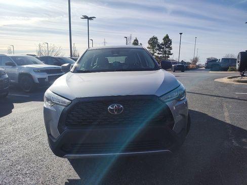 Used 2022 Toyota Corolla Cross L image 2