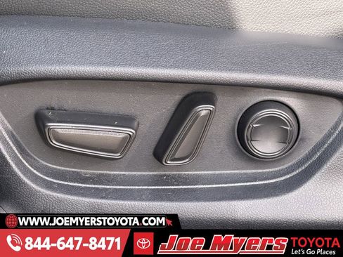 Used 2025 Toyota Camry SE w/ Convenience Package image 28