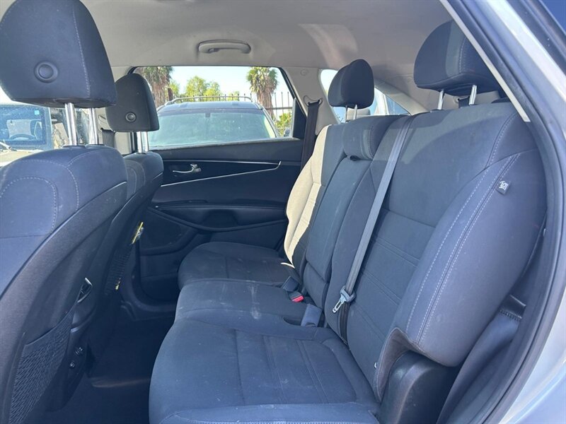 Used 2019 Kia Sorento AWD V6 image 18
