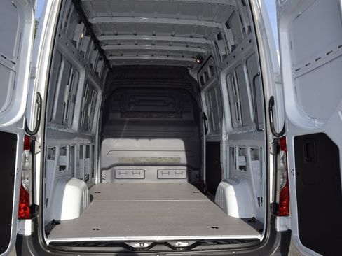 Used 2025 Mercedes-Benz Sprinter 2500 image 17