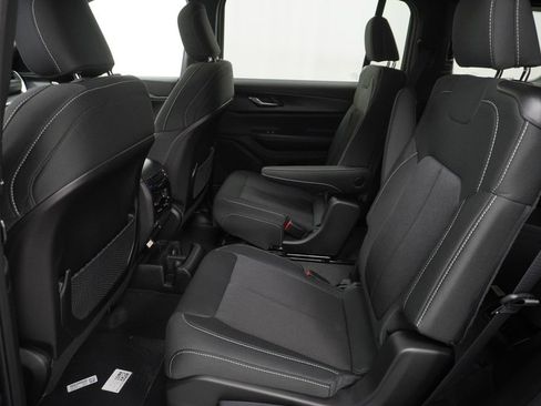 New 2026 Jeep Grand Cherokee L 4WD image 17
