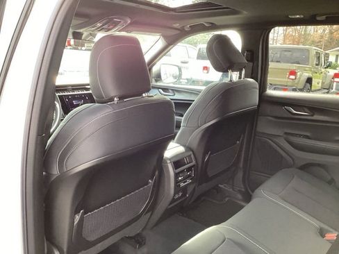 New 2025 Jeep Grand Cherokee Laredo image 22