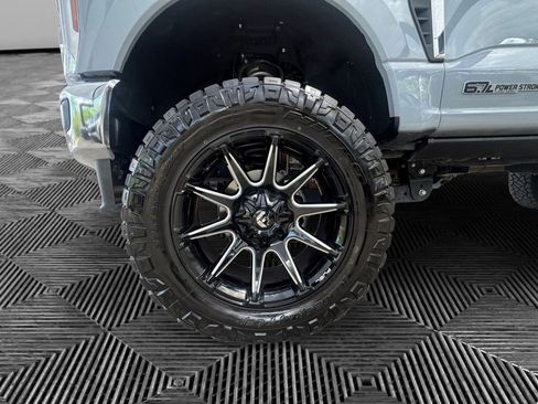 Used 2025 Ford F250 Lariat w/ FX4 Off-Road Package image 9