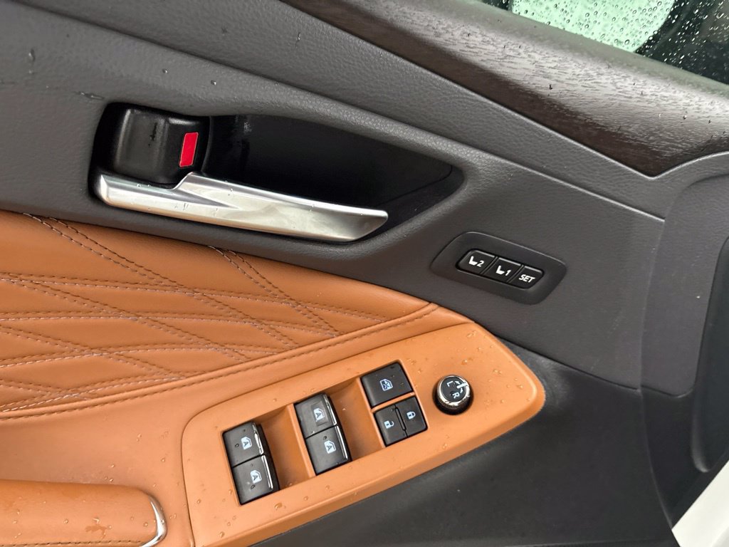 Used 2019 Toyota Avalon Limited w/ Advanced Safety Package FWD image 11
