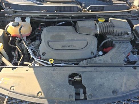 Used 2023 Chrysler Pacifica Touring-L image 18