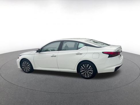 Used 2025 Nissan Altima 2.5 SV image 10