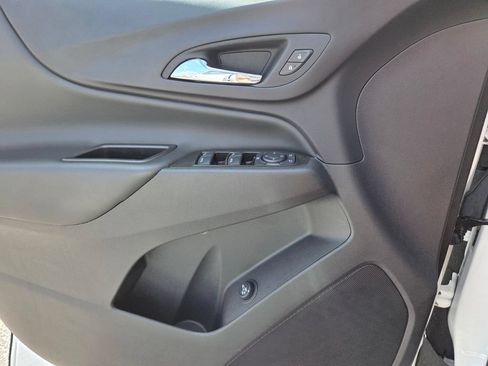 Used 2024 Chevrolet Equinox LT FWD image 21